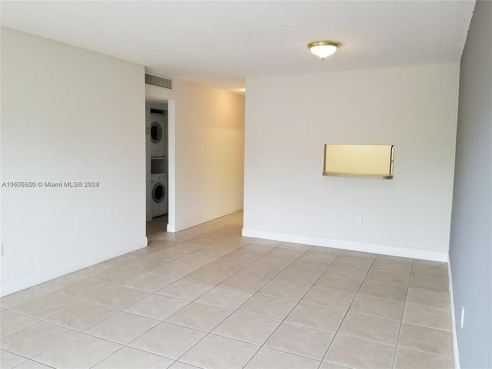 For Rent: $1,900 (1 beds, 1 baths, 810 Square Feet)