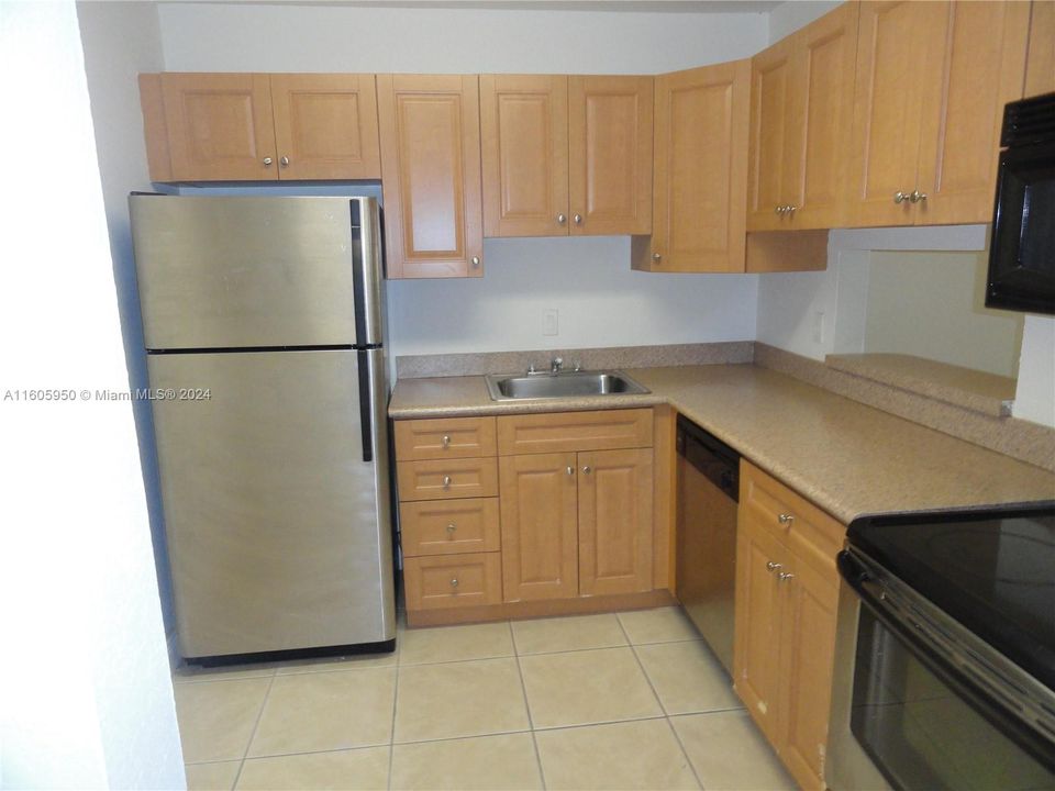 For Rent: $1,900 (1 beds, 1 baths, 810 Square Feet)