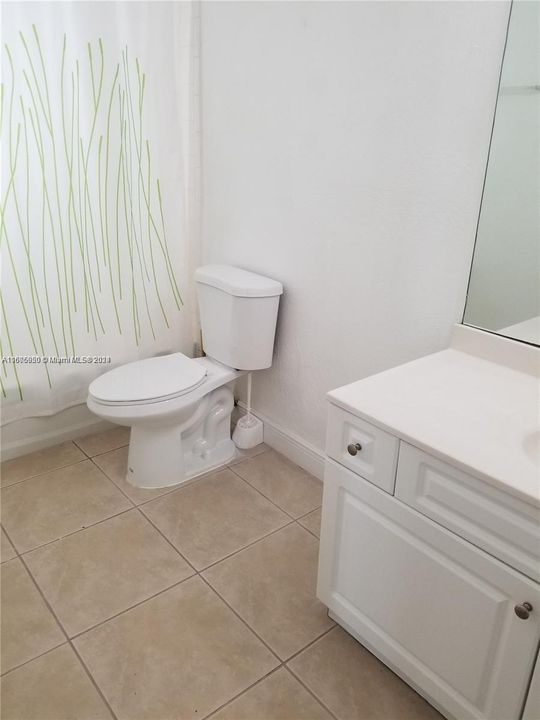 For Rent: $1,900 (1 beds, 1 baths, 810 Square Feet)