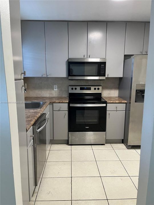 Recently Rented: $2,050 (2 beds, 2 baths, 922 Square Feet)
