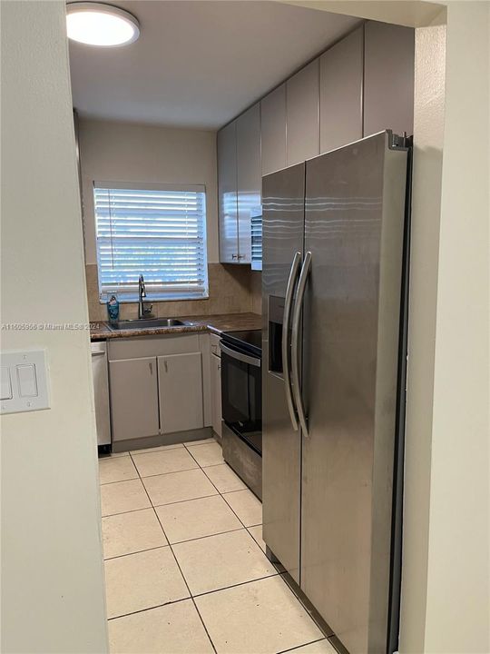 Recently Rented: $2,050 (2 beds, 2 baths, 922 Square Feet)