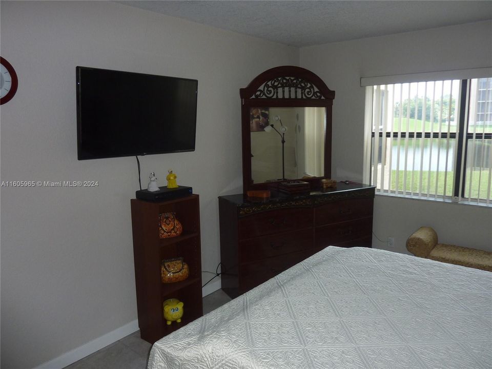 For Sale: $130,000 (1 beds, 1 baths, 860 Square Feet)