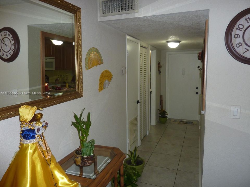 For Sale: $130,000 (1 beds, 1 baths, 860 Square Feet)