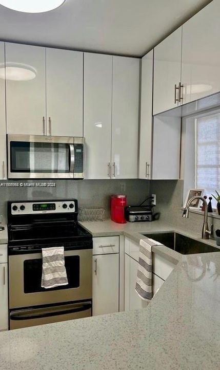 For Rent: $2,349 (2 beds, 1 baths, 957 Square Feet)