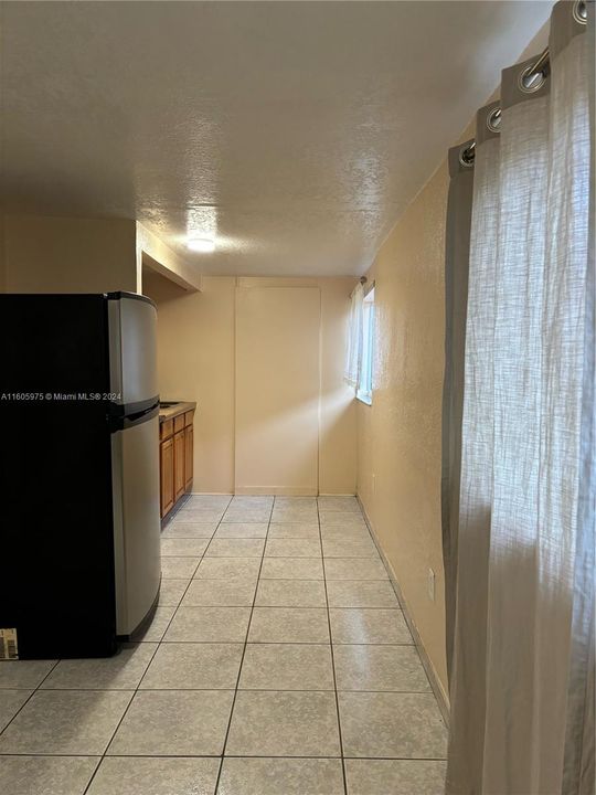 For Rent: $1,600 (0 beds, 1 baths, 300 Square Feet)