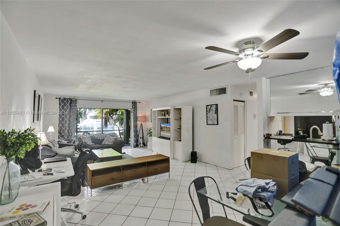 For Sale: $375,000 (2 beds, 2 baths, 1200 Square Feet)