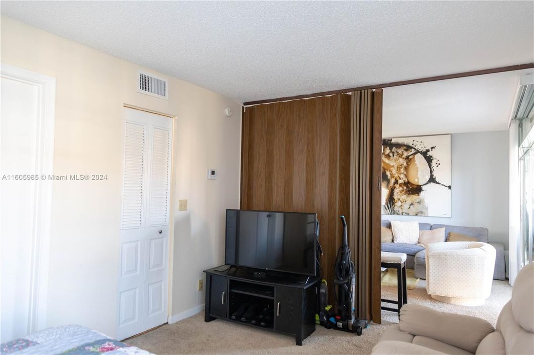 For Sale: $130,000 (2 beds, 2 baths, 904 Square Feet)