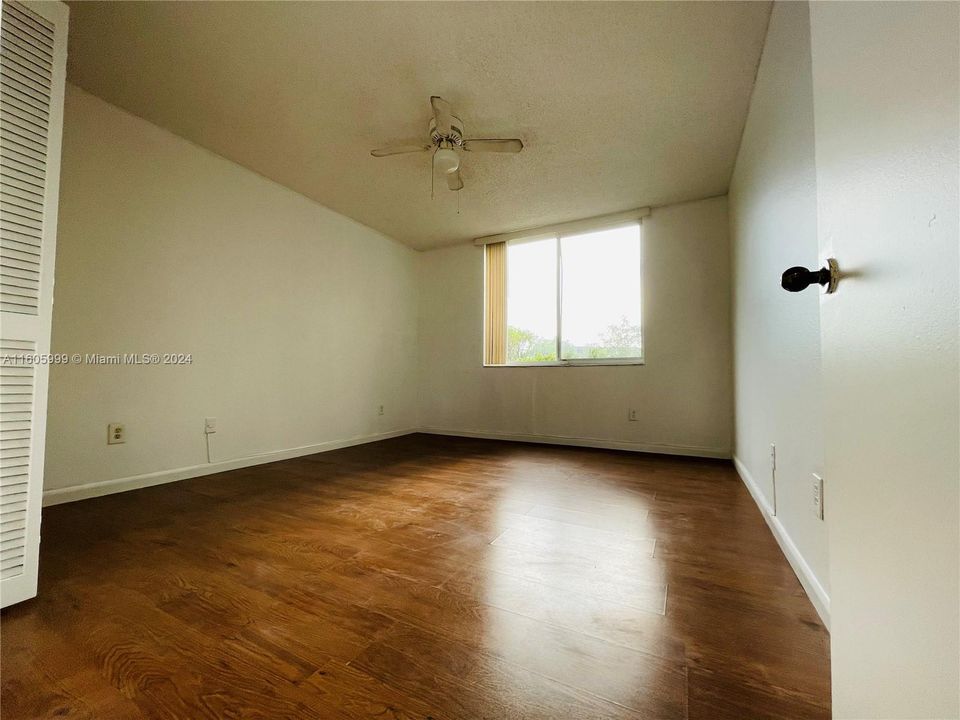 For Rent: $1,700 (1 beds, 1 baths, 633 Square Feet)