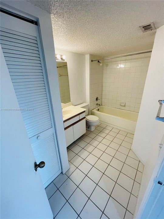 For Rent: $1,700 (1 beds, 1 baths, 633 Square Feet)