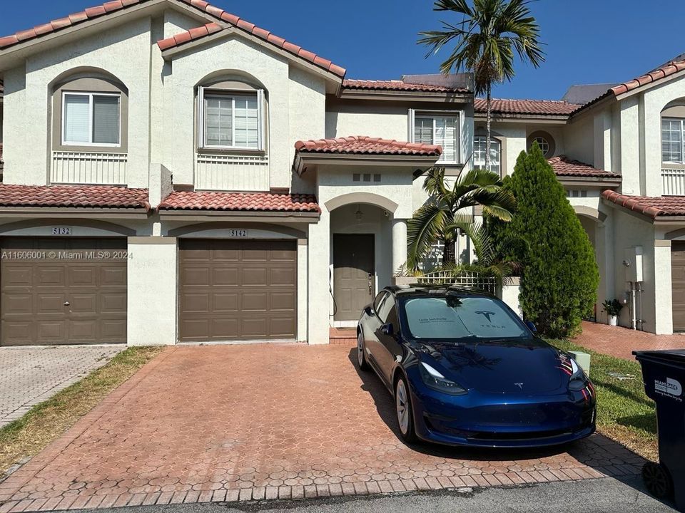 En Venta: $614,999 (4 camas, 3 baños, 1904 Pies cuadrados)