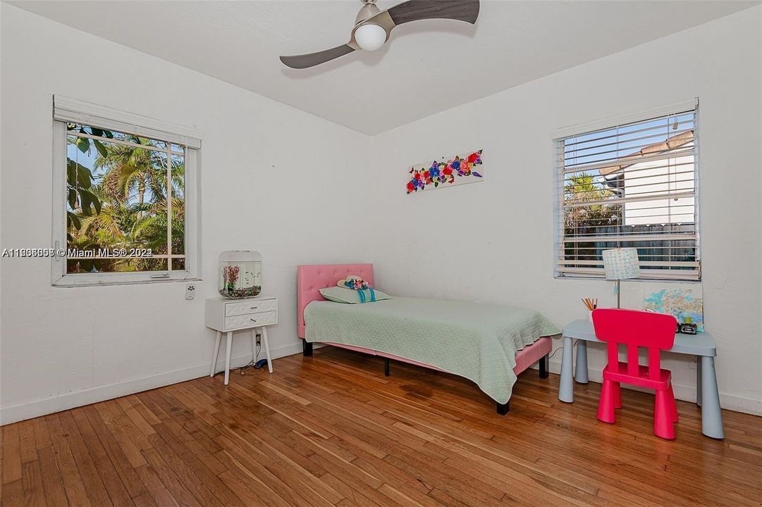 Active With Contract: $2,300 (2 beds, 2 baths, 1340 Square Feet)