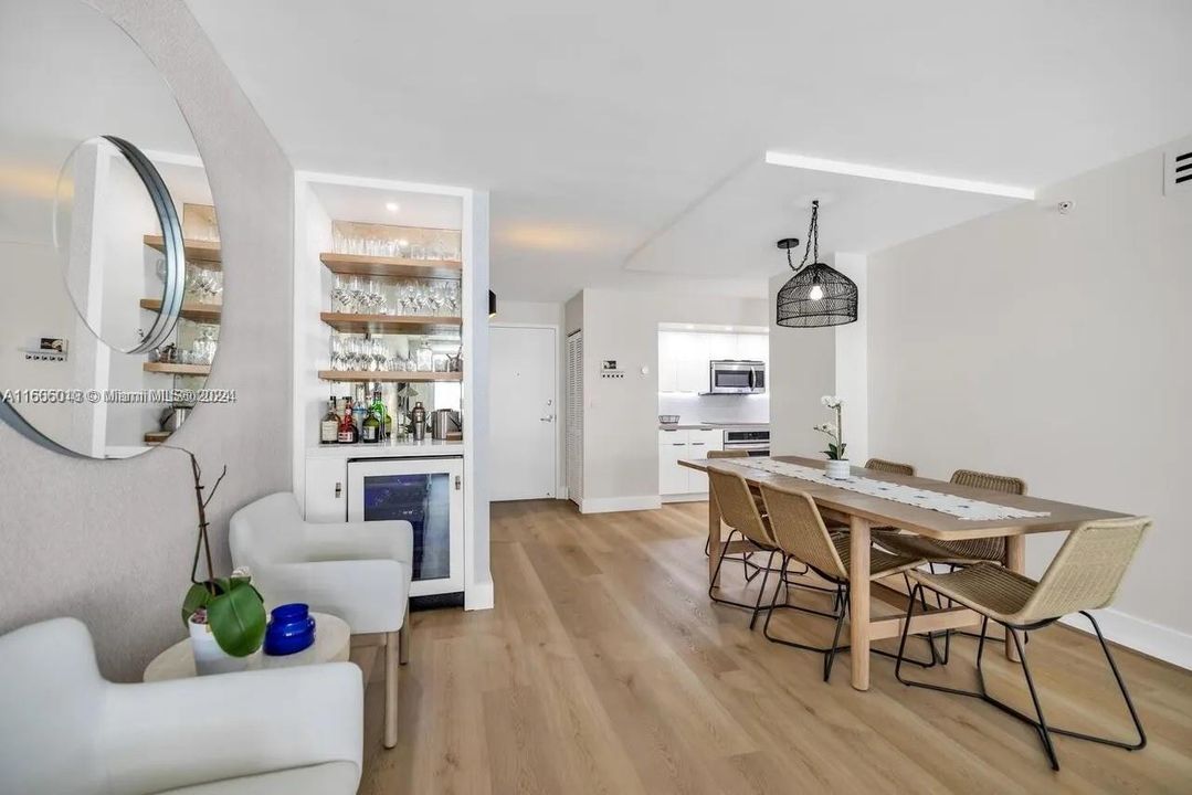 For Sale: $690,000 (1 beds, 1 baths, 812 Square Feet)