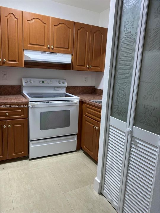 Recently Rented: $2,150 (2 beds, 2 baths, 870 Square Feet)