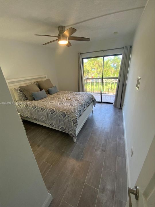 For Rent: $3,000 (2 beds, 2 baths, 885 Square Feet)