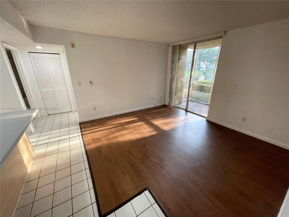 For Sale: $189,000 (1 beds, 1 baths, 633 Square Feet)