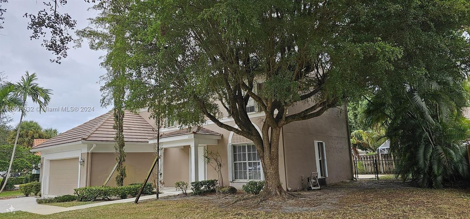 Active With Contract: $4,100 (4 beds, 2 baths, 2310 Square Feet)