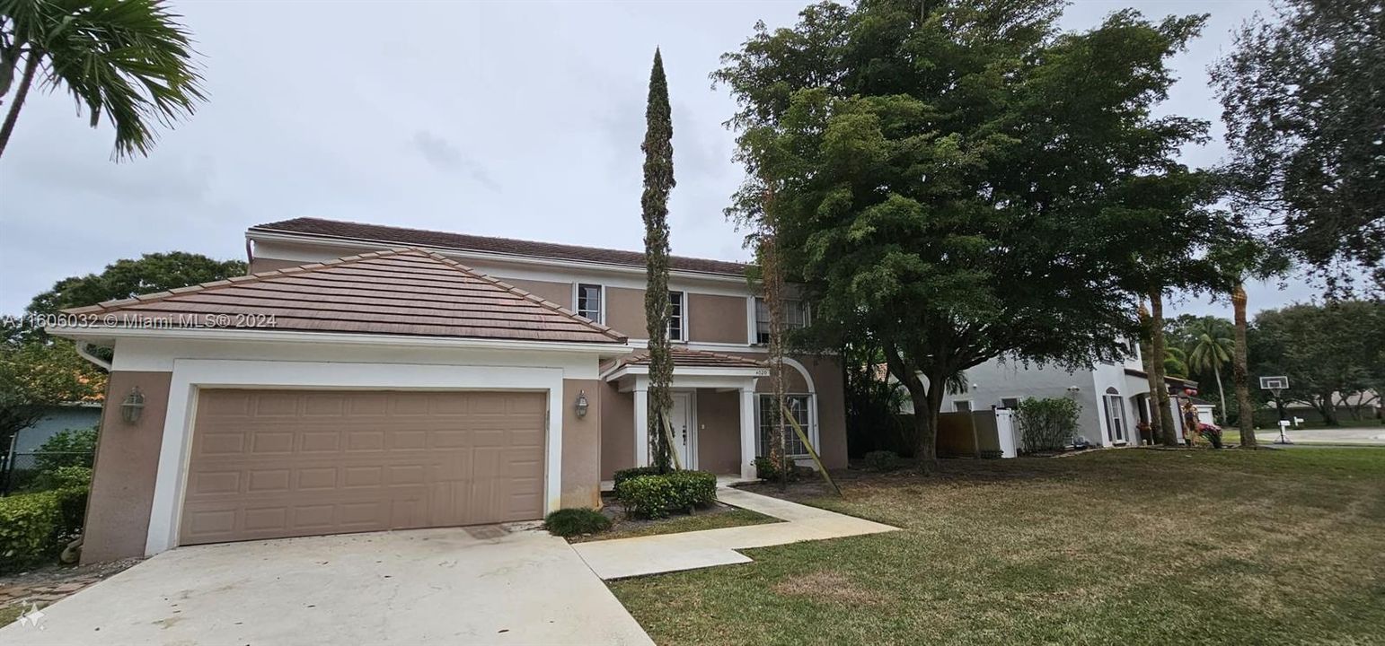 Active With Contract: $4,100 (4 beds, 2 baths, 2310 Square Feet)