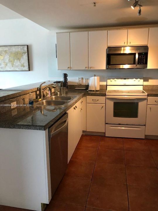 For Rent: $2,600 (1 beds, 1 baths, 705 Square Feet)