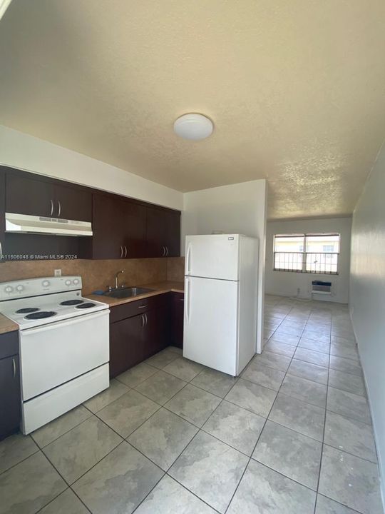 For Rent: $2,200 (2 beds, 1 baths, 1610 Square Feet)