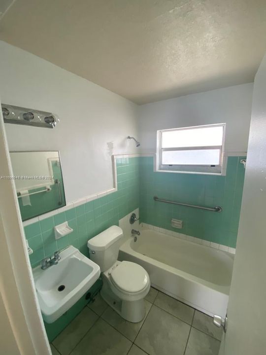 For Rent: $2,200 (2 beds, 1 baths, 1610 Square Feet)