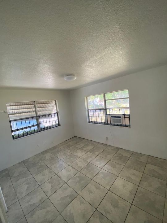 For Rent: $2,200 (2 beds, 1 baths, 1610 Square Feet)