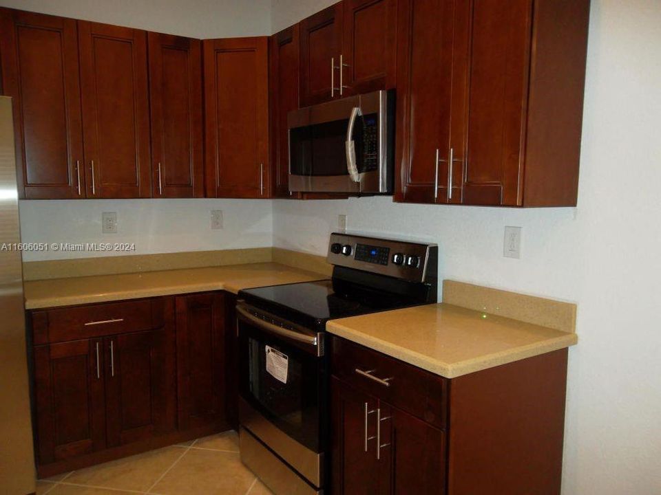 For Rent: $2,800 (3 beds, 2 baths, 1523 Square Feet)