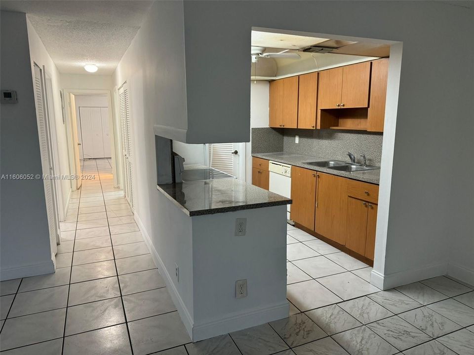 For Rent: $2,000 (2 beds, 2 baths, 1036 Square Feet)