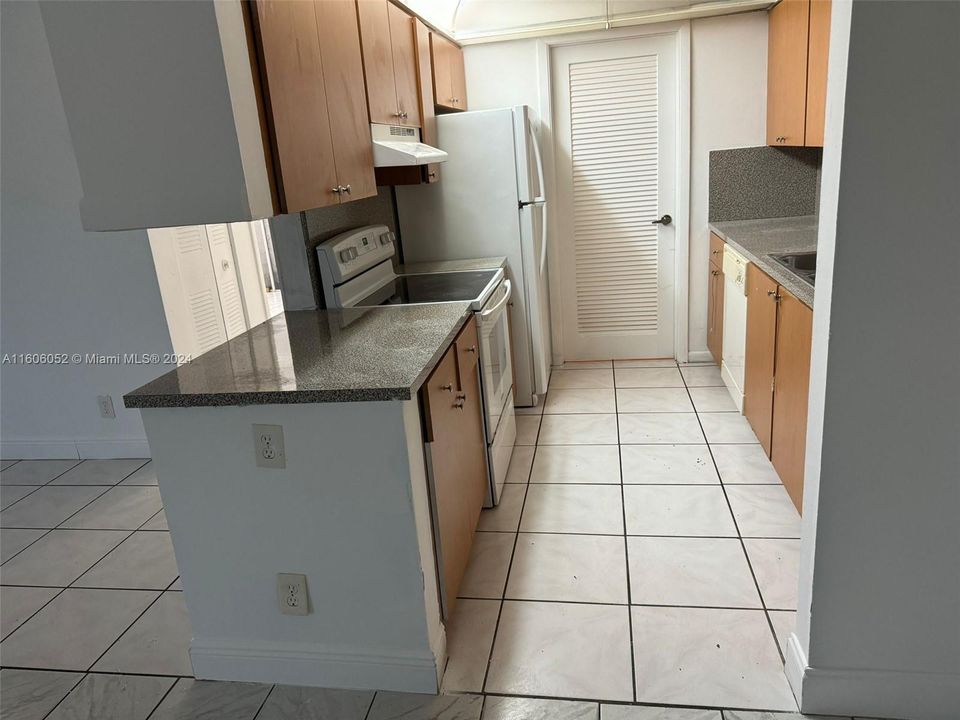 For Rent: $2,000 (2 beds, 2 baths, 1036 Square Feet)