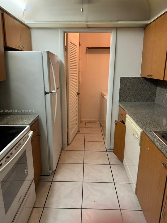 For Rent: $2,000 (2 beds, 2 baths, 1036 Square Feet)