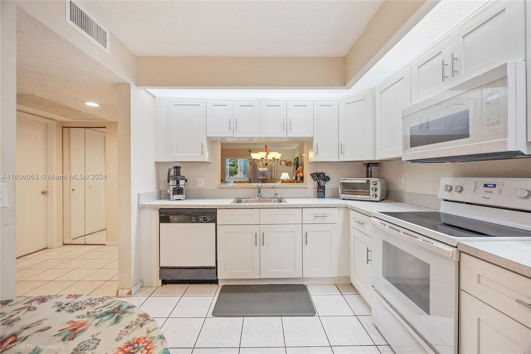 For Sale: $239,900 (2 beds, 2 baths, 1207 Square Feet)