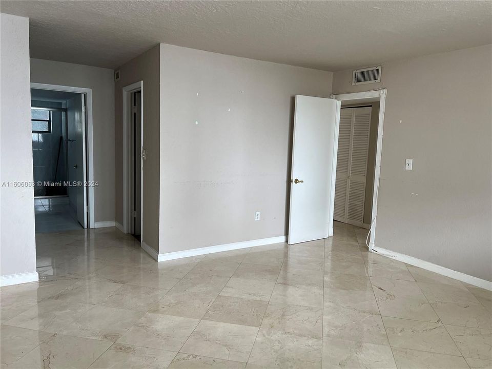 For Sale: $395,000 (2 beds, 2 baths, 1085 Square Feet)