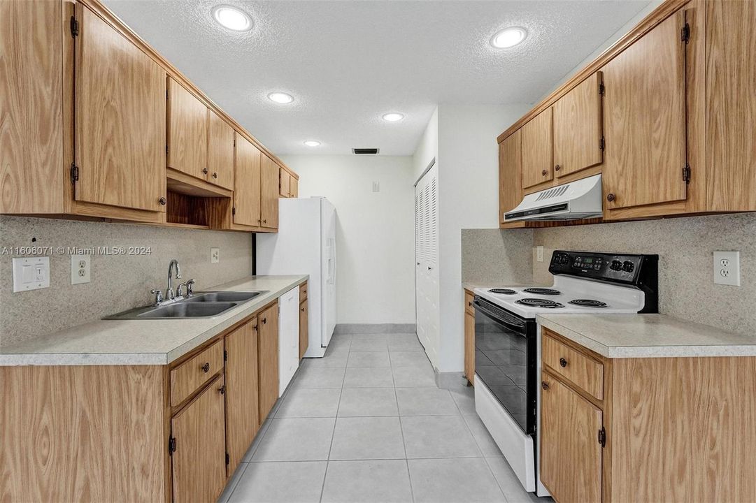 Recently Sold: $235,000 (2 beds, 2 baths, 1346 Square Feet)