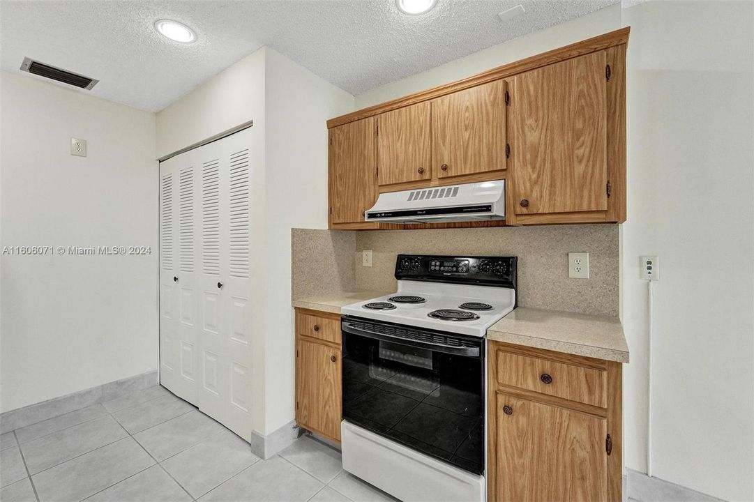 For Sale: $259,000 (2 beds, 2 baths, 1346 Square Feet)