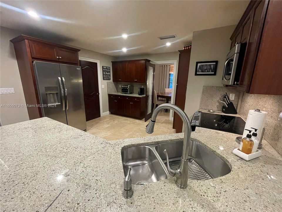 Active With Contract: $6,950 (4 beds, 3 baths, 2249 Square Feet)