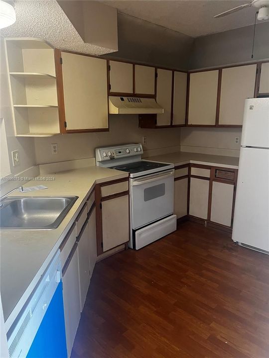 For Rent: $1,750 (2 beds, 2 baths, 970 Square Feet)