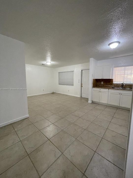 For Rent: $2,100 (2 beds, 2 baths, 920 Square Feet)