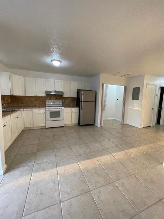 For Rent: $2,100 (2 beds, 2 baths, 920 Square Feet)