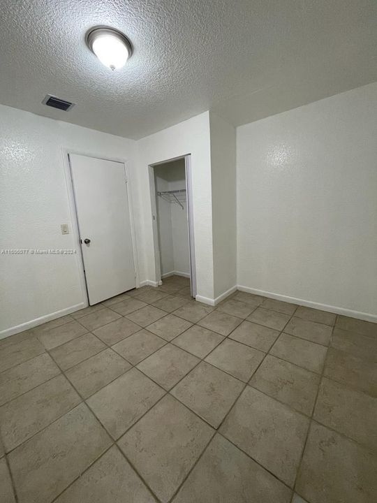 Active With Contract: $1,900 (2 beds, 2 baths, 920 Square Feet)