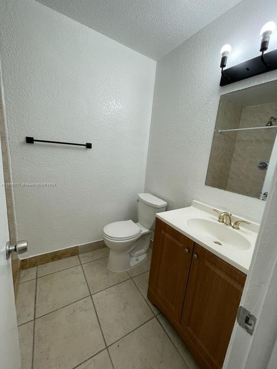 For Rent: $2,100 (2 beds, 2 baths, 920 Square Feet)