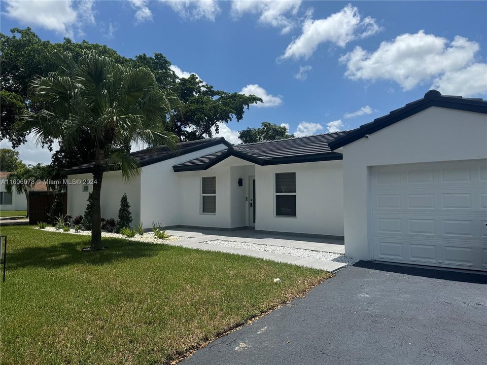 For Sale: $799,000 (3 beds, 2 baths, 1359 Square Feet)