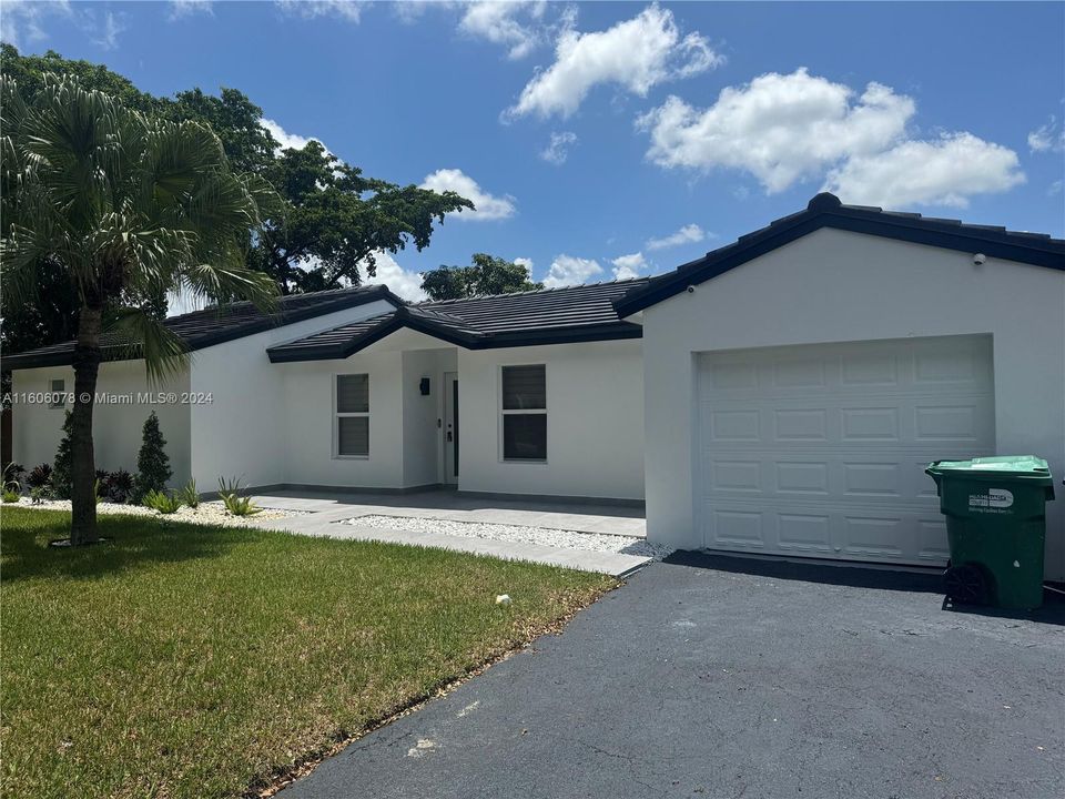 For Sale: $799,000 (3 beds, 2 baths, 1359 Square Feet)