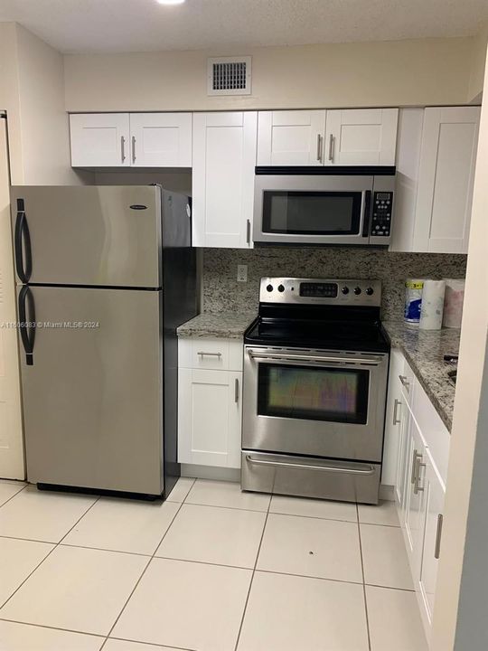 Active With Contract: $318,000 (2 beds, 2 baths, 1224 Square Feet)