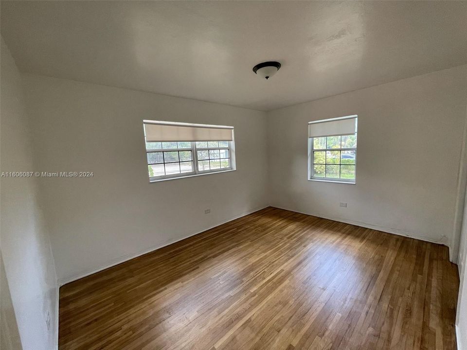 For Rent: $4,350 (3 beds, 2 baths, 1389 Square Feet)