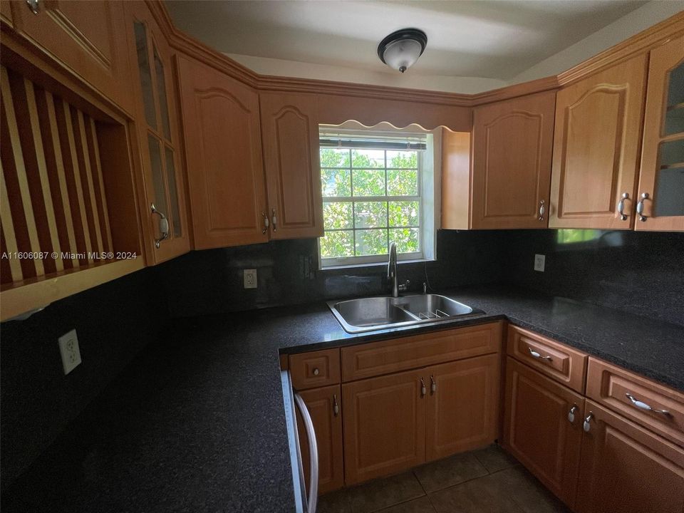 For Rent: $4,350 (3 beds, 2 baths, 1389 Square Feet)