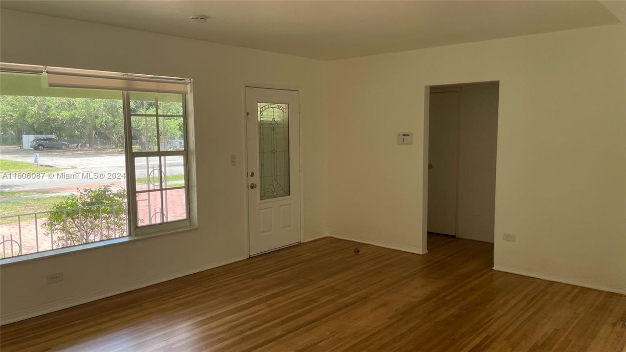 For Rent: $4,350 (3 beds, 2 baths, 1389 Square Feet)