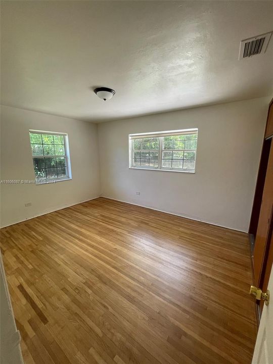 For Rent: $4,350 (3 beds, 2 baths, 1389 Square Feet)