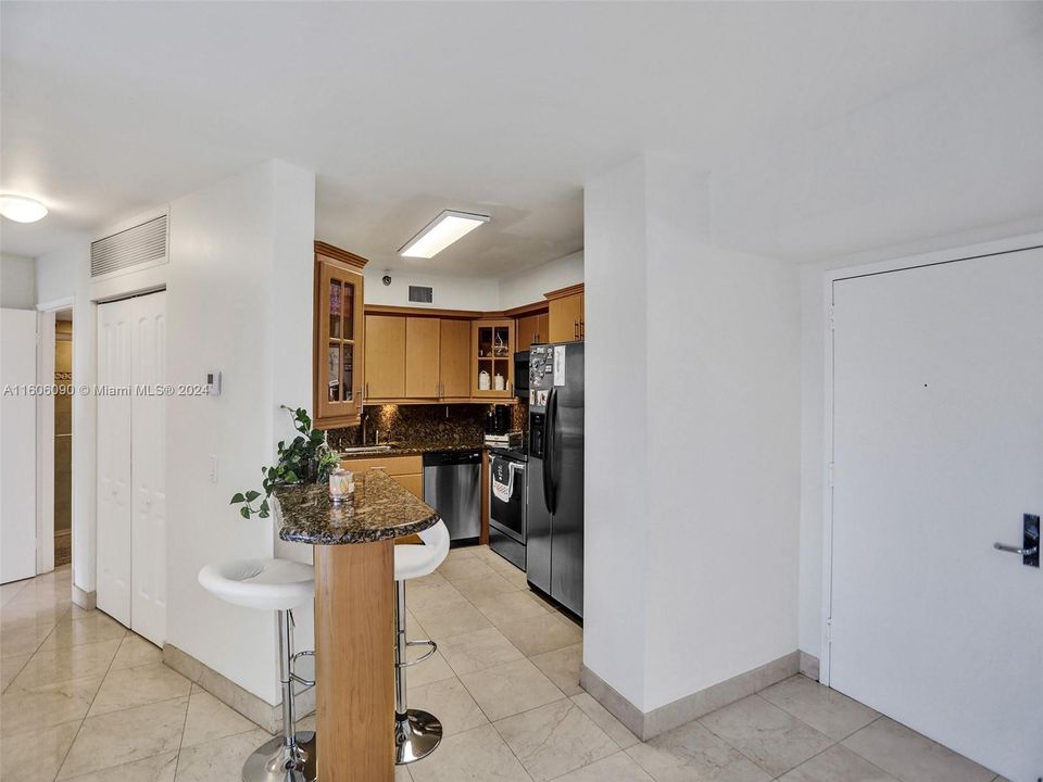 For Sale: $390,000 (2 beds, 2 baths, 1181 Square Feet)