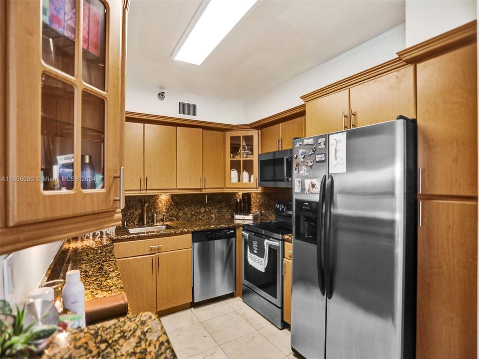 For Sale: $390,000 (2 beds, 2 baths, 1181 Square Feet)