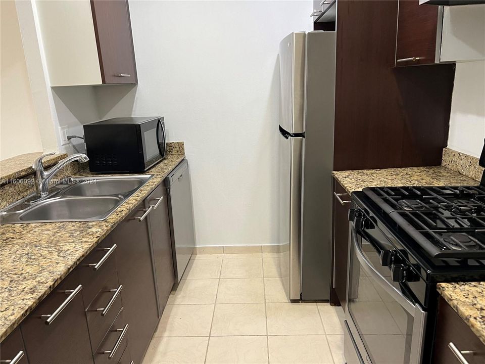 Recently Rented: $2,300 (2 beds, 2 baths, 1119 Square Feet)