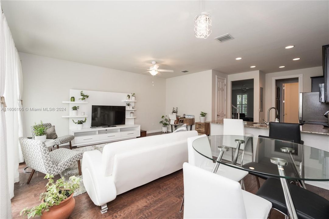 Active With Contract: $3,800 (3 beds, 2 baths, 1890 Square Feet)